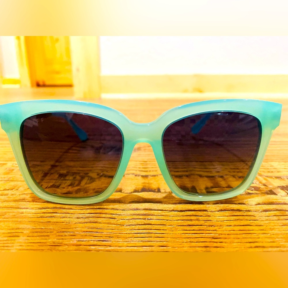 DIFF Bella Seafoam Gradient Sunglasses